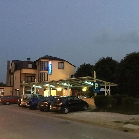 Motel Otoka Donji Vakuf Exteriör bild