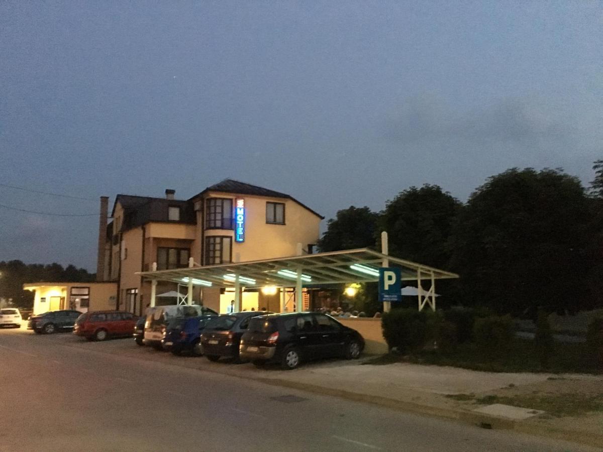 Motel Otoka Donji Vakuf Exteriör bild